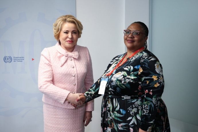 Матвиенко предложила увеличить число стипендий для студентов из ЮАР Матвиенко предложила увеличить число стипендий для студентов из ЮАР