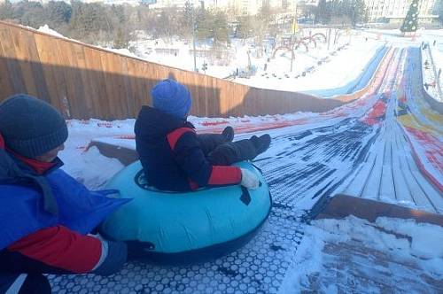 «Еще хочу»: тюбинговая горка привела благовещенцев в восторг