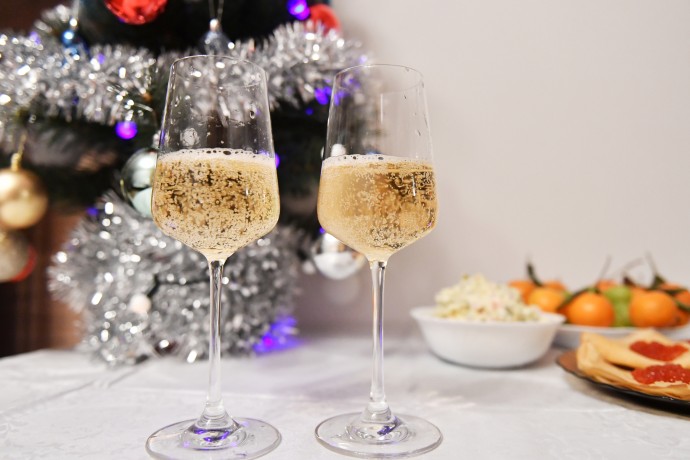 Юрист Зокиров предупредил о штрафе до 2000 рублей за шум в новогоднюю ночь