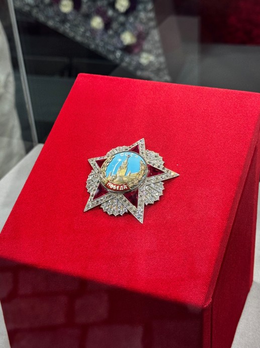 Орден «Победа», предоставленный Гохраном России — центральный элемент стенда «Уралхима» на ПМЭФ-2025
