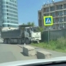 Многомиллионная авария: груженый самосвал повредил 5 автомобилей в центре Владивостока