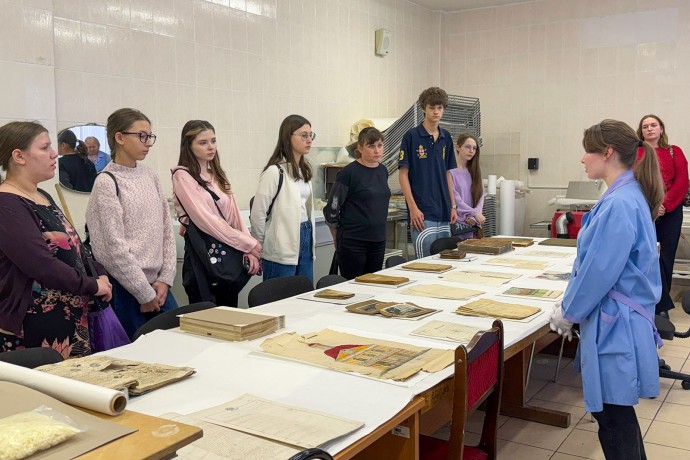 В Главархиве начались занятия по исследованию исторических материалов школьниками и студентами