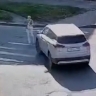 В Металлострое автоледи на кроссовере отправила женщину с «зебры» в больницу
