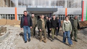 Юрий Трутнев проверил ход восстановительных работ на подшефных Дальнему Востоку территориях ДНР
