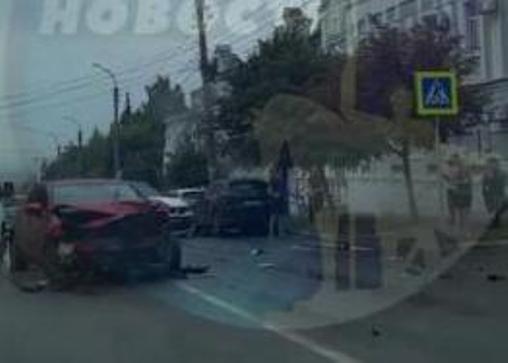 Массовая авария на улице Куйбышева в Пензе: дорога усыпана обломками