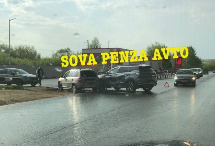 Очевидцы сообщают об аварии на пьяной дороге в Пензе