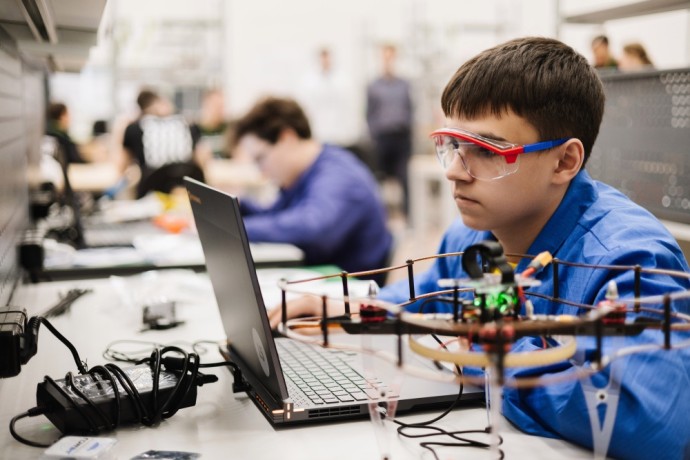 Определены 400 финалистов первой Открытой всероссийской технологической олимпиады по робототехнике «От кода к взлету» Определены 400 финалистов первой Открытой всероссийской технологической олимпиады по робототехнике «От кода к взлету»