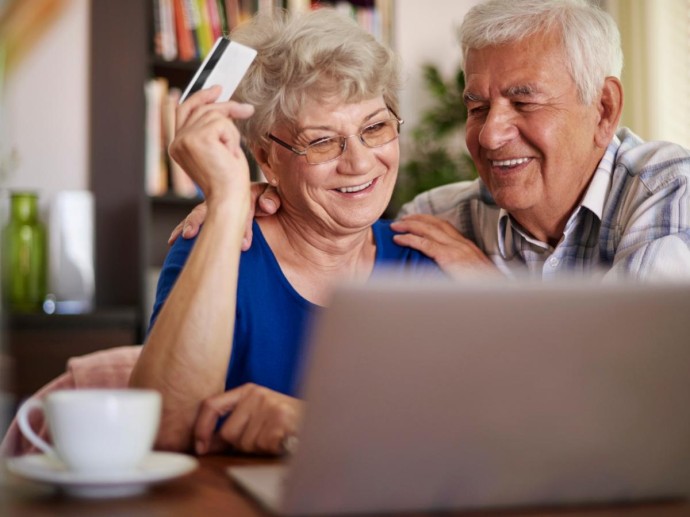 В Госдуме предлагают отменить комиссии за банковские переводы между близкими