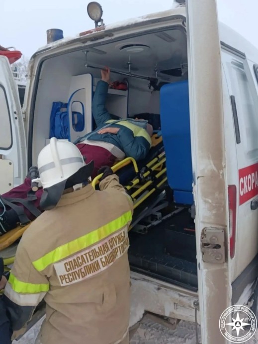 Трое пострадавших: в Башкирии на трассе легковушка столкнулась с фурой Трое пострадавших: в Башкирии на трассе легковушка столкнулась с фурой