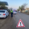 Забор рухнул на иномарку. Подробности ДТП с такси в Астрахани 