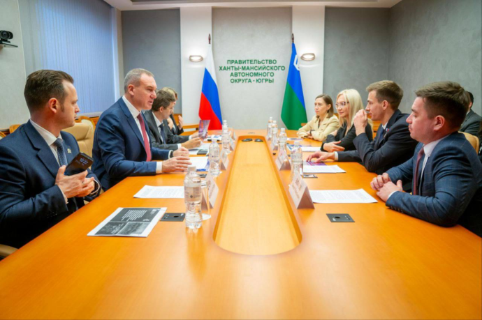 Губернатор Руслан Кухарук: Сотрудничество с «Движением первых» и «ЮНАРМИЕЙ» – важный вклад в будущее Югры Губернатор Руслан Кухарук: Сотрудничество с «Движением первых» и «ЮНАРМИЕЙ» – важный вклад в будущее Югры