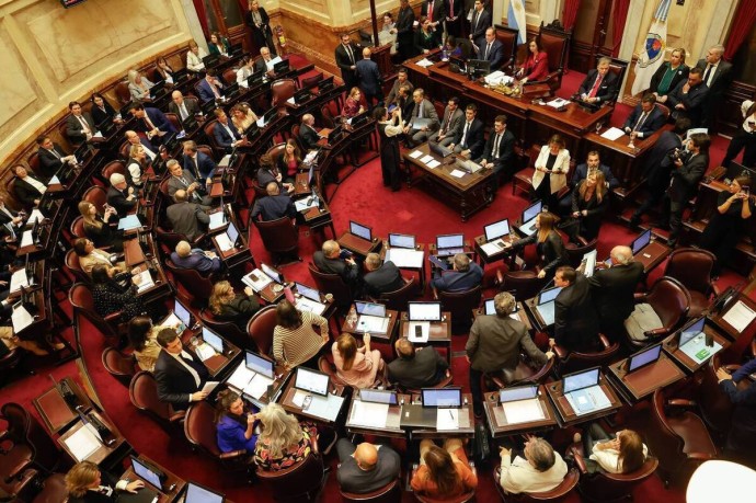 Аргентинские сенаторы отменили ряд президентских указов