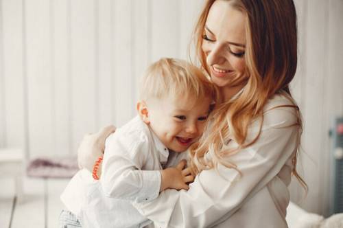 Олег Имамеев поздравил жительниц города с Днем матери