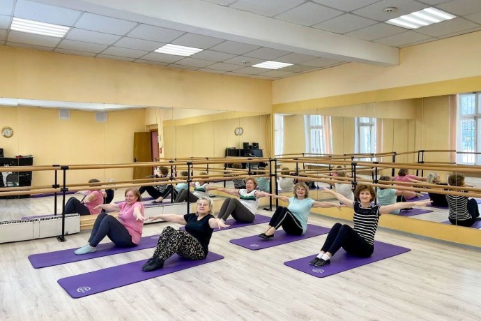 Концерты юных артистов и шедевры Русского музея: как встретят День старшего поколения в Москве