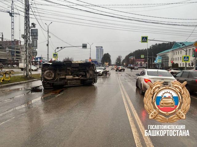 Два человека пострадали в аварии со скорой помощью в Башкирии