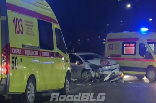 Жесткое тройное ДТП с автомобилем такси произошло в Благовещенске