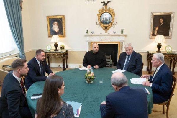Фото от Ермака: Украинская делегация все-таки встретилась с Келлогом в Лондоне