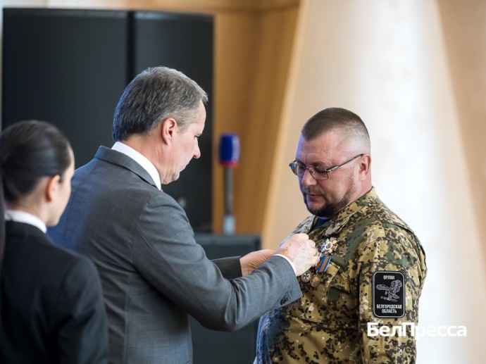 Вячеслав Гладков вручил награды белгородским бойцам «Орлана»