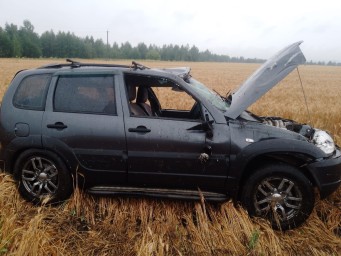 На трассе М5 в Пензенской области перевернулся внедорожник, на месте работали спасатели