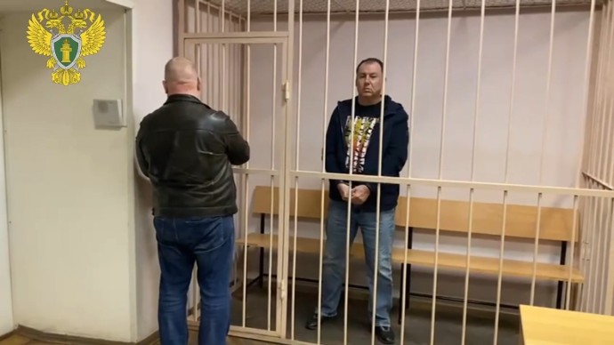 Главу Лужского района Ленобласти отправили под стражу по обвинению в получении крупной взятки