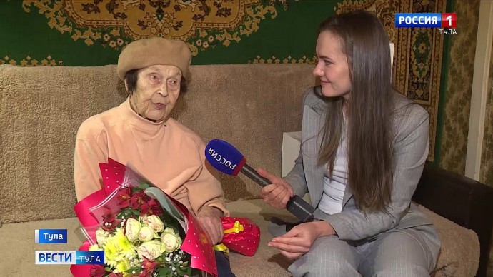 Парад прошёл у дома ветерана Ларисы Борисовны Алёхиной