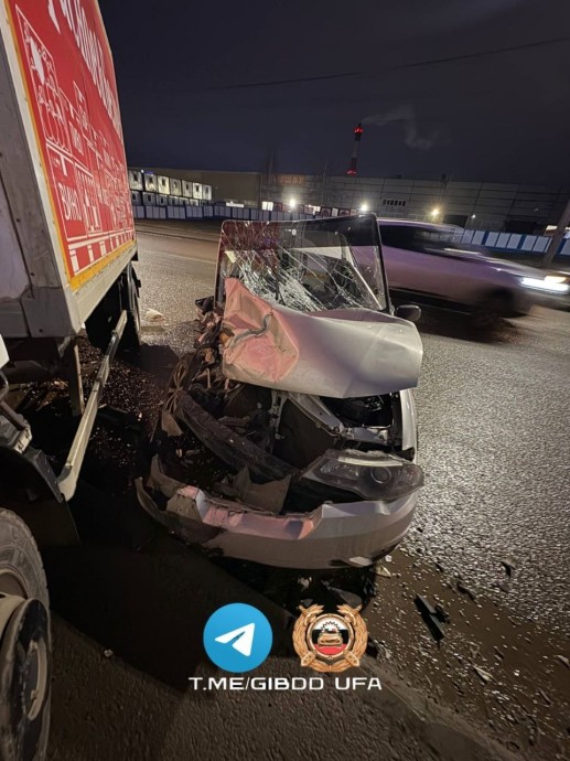 В Уфе «Нексия» разбилась  в лобовом столкновении с грузовиком