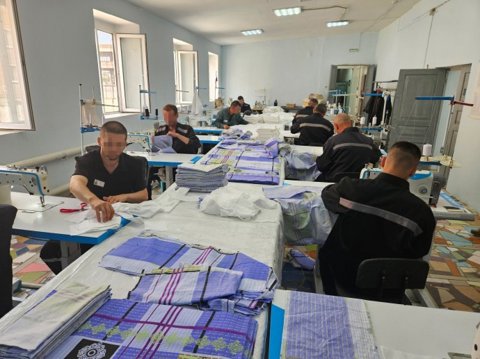 Шьют халаты, а не дела: в астраханские больницы будут поставлять белье  из колонии