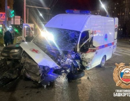 В уфимском Сипайлово произошло ДТП с участием машины Скорой помощи В уфимском Сипайлово произошло ДТП с участием машины Скорой помощи