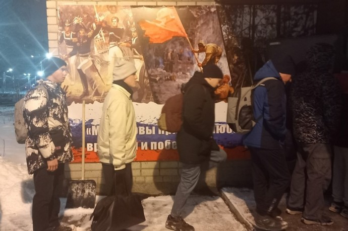 Последняя группа молодых жителей Череповца отправилась в армию в рамках осенней призывной кампании