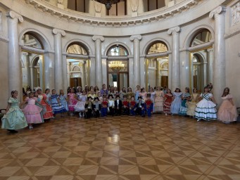 Школьники из исторических регионов посетили Санкт-Петербург
