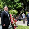 Игорь Бабушкин возложил венок к Вечному огню в братском саду
