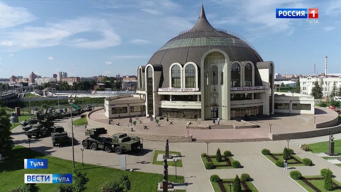 В Тульском музее оружия открылась выставка к 80-летию объединения «СПЛАВ»
