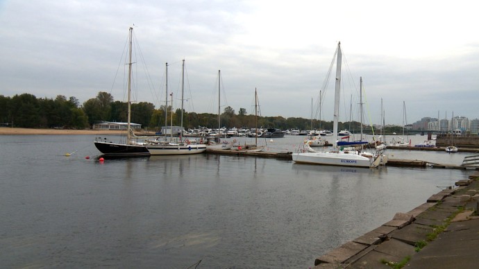 Курс на реконструкцию: суд в октябре решит судьбу яхт-клуба на Петровской косе