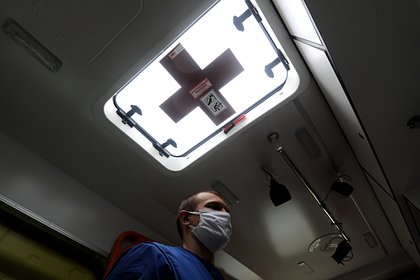 Россиянин упал замертво на автобусной остановке