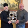 Фёдор Емельяненко подарил Белгородской епархии старинное Евангелие