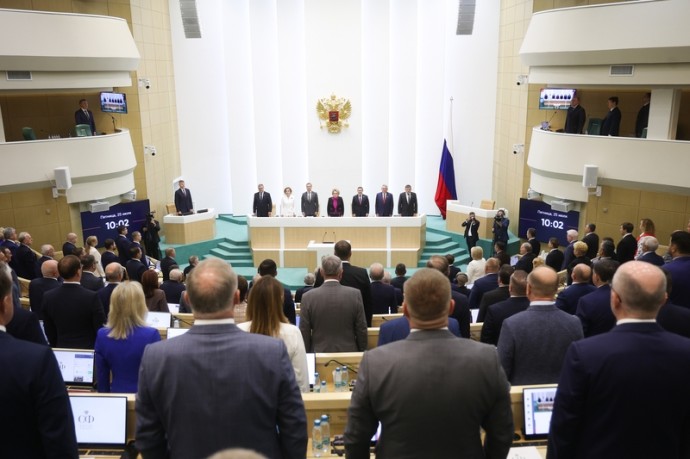 Сенаторы почтили минутой молчания память погибших при крушении Ан-24 в Тынде Сенаторы почтили минутой молчания память погибших при крушении Ан-24 в Тынде