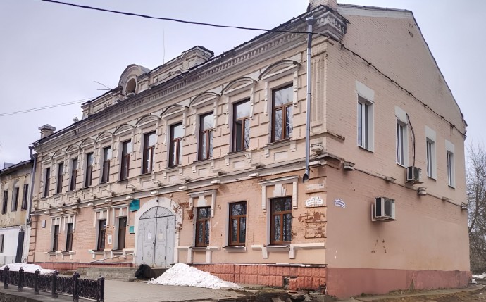 Дом с более чем вековой историей в центре Тутаева продается на аукционе