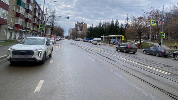 В Уфе автомобили сбили двух детей