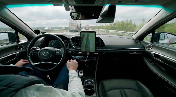 Автономный автомобиль «Яндекса» впервые в России преодолел 400 км без участия водителя