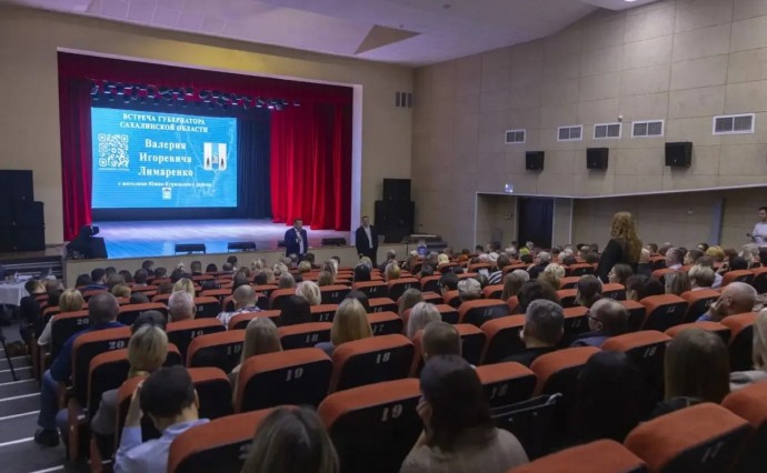 Ремонт жилфонда, лифт в больнице и парк Победы: губернатор ответил на вопросы жителей Кунашира Ремонт жилфонда, лифт в больнице и парк Победы: губернатор ответил на вопросы жителей Кунашира