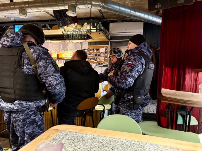 В кировском кафе задержали дебошира