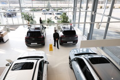 Российские автодилеры сокращают количество брендов