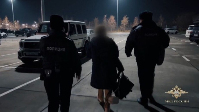 Эрику Владыко, бросившую ребёнка в отеле Таиланда, задержали в аэропорту Владивостока