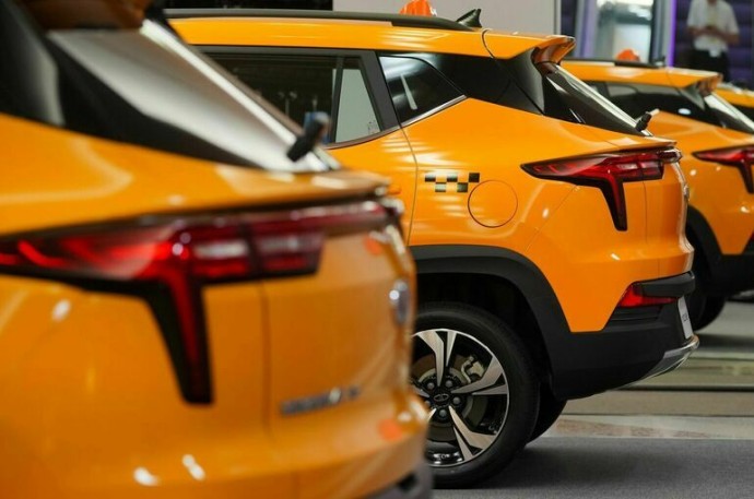 Самозанятых могут вывести из-под закона о локализации такси Самозанятых могут вывести из-под закона о локализации такси