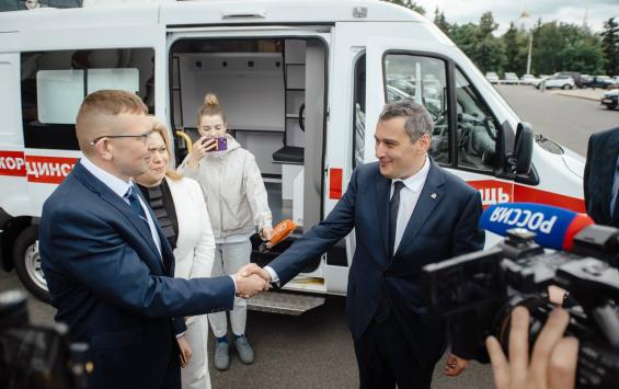 Железногорская ЦРБ получила новую карету скорой помощи от УАЗа