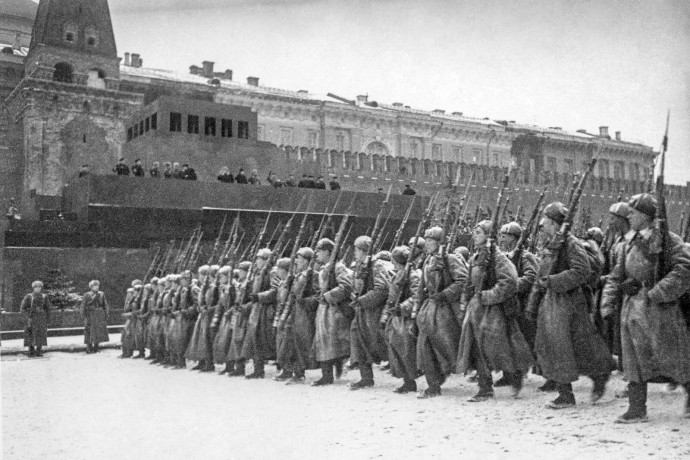 Собянин поздравил москвичей с 84-й годовщиной военного парада на Красной площади