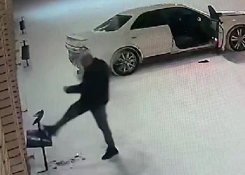 В Тынде мужчина устроил погром возле администрации