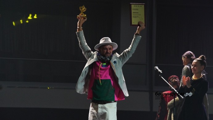 Глава Башкирии наградил креативных профессионалов премией «Создатели» Глава Башкирии наградил креативных профессионалов премией «Создатели»