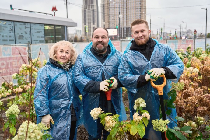 Более 30 тыс. растений высажено в Москве в рамках акции «Озеленяем вместе» Более 30 тыс. растений высажено в Москве в рамках акции «Озеленяем вместе»