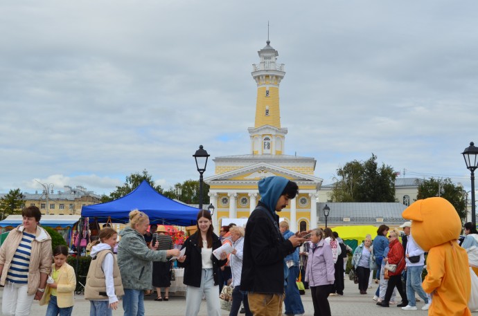 Диджей-сет, спецназ и лошадь Снегурочка: как Кострома начала отмечать день города
